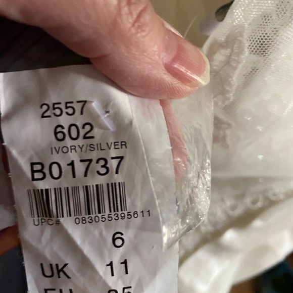 Alfred Angelo 2557. Size 6. NWT - Picture 11 of 11